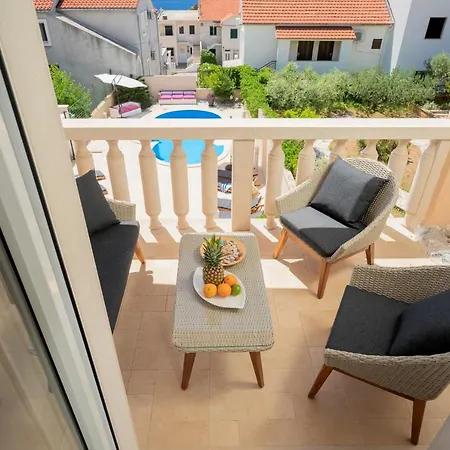 Hektorovic Poolside Apartments-2