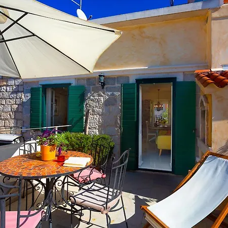 Villa Kalalarga In The Center Of The Town With Free Parking-3