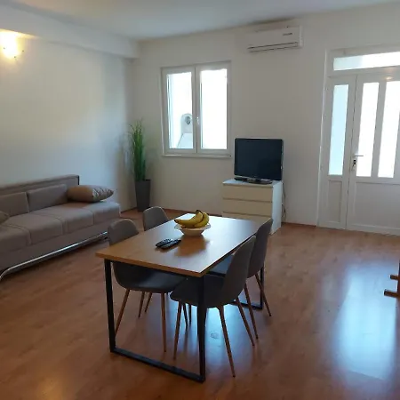 Apartments Neva-2