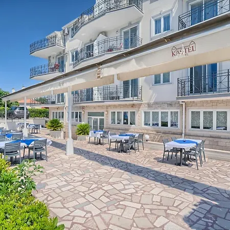 Hotel Aqua - Guest Rooms & Suites Kastela-2