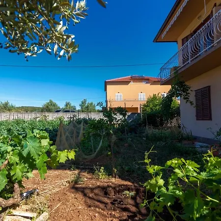 Apartments And Rooms With Parking Space Jelsa, Hvar - 4028-2
