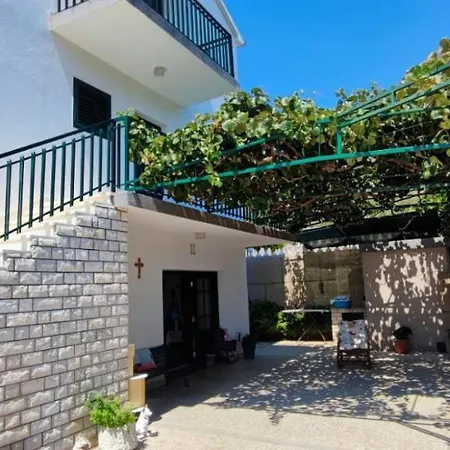 Apartments Racetin-2