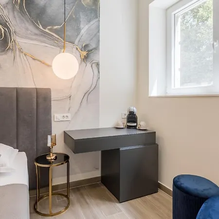 Diamond Luxury Rooms-2