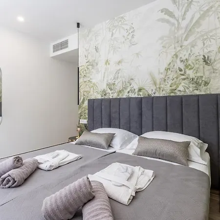 Diamond Luxury Rooms-3