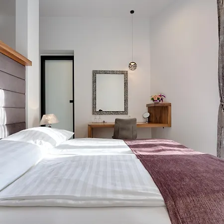 Starlight Luxury Rooms-2