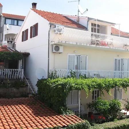 Apartmani Niki Hvar-3