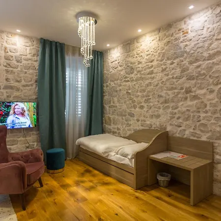 Tifani Luxury Rooms-3