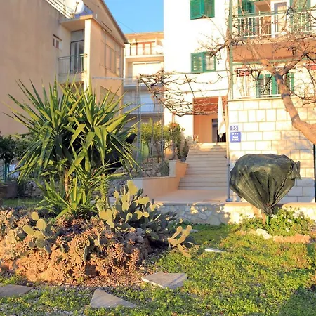 Apartments And Rooms With Parking Space Makarska - 18028-3