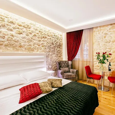 Get Split Luxury Apartment-2
