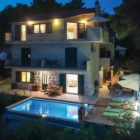 4 Bedrooms Villa Hvar Located 100M From The Sea And 1,5 Km From Hvar Old Town-2