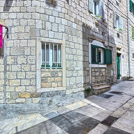 Under Constructiion-3