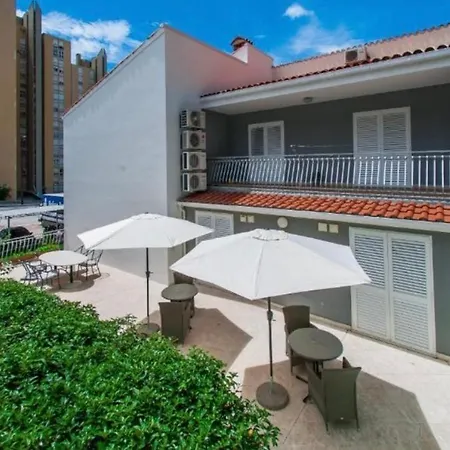 Apartmens And Rooms Madunic V-2