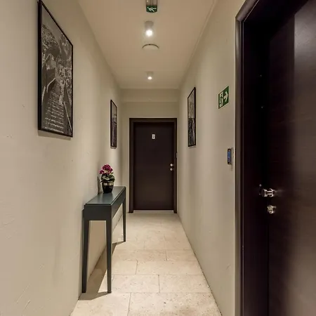 Leonis Restaurant & Rooms-2