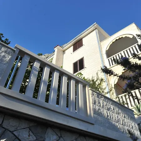 Apartments Villa White House-3