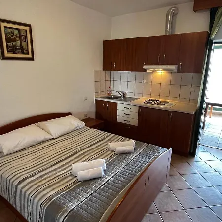 Romantic Studio Apartment-2