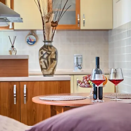 Charming Studio Apartment In The Center Of Hvar-3