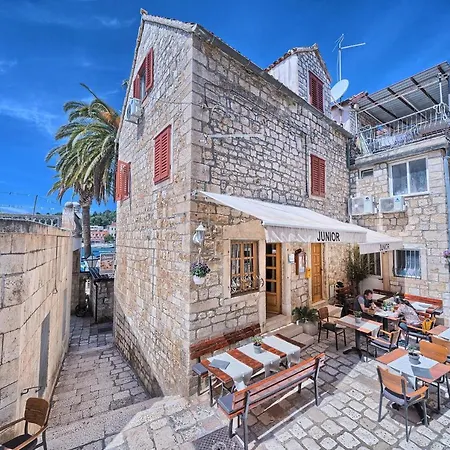 Charming Studio Apartment In The Center Of Hvar-2