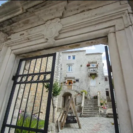 Studios Kadena Trogir - 18Th Century Stone House-3