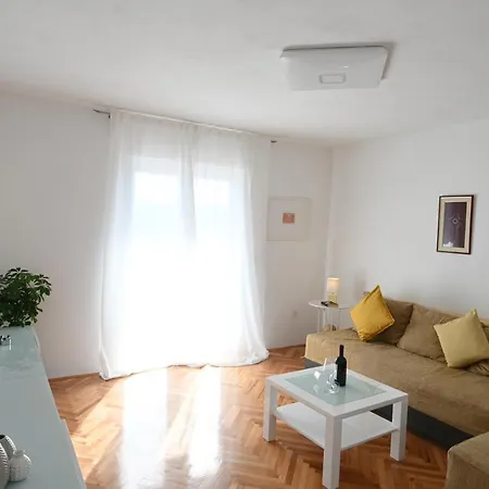 New Comfortable Apartment Vesna-2