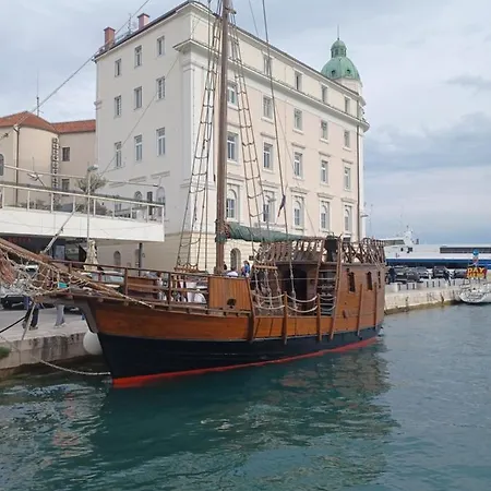 Lorenzzo Diocletian'S Palazzo Storico-2