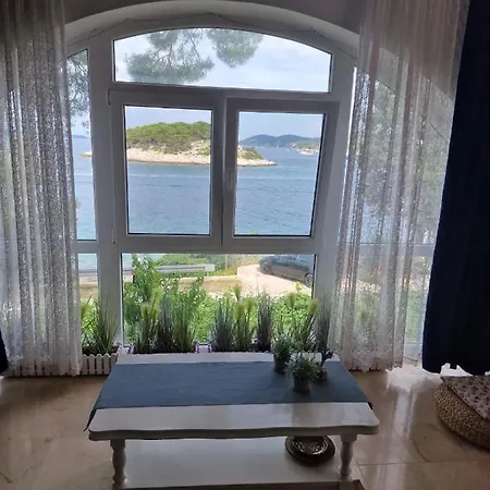 Shabby Chic Beach Cottage Hvar-2