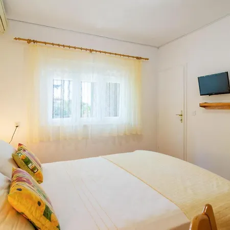 One-Bedroom Apartment Hvar 04-3