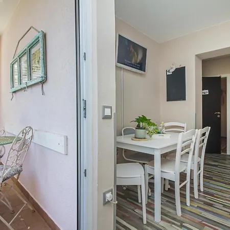 Lunarta Apartments-3
