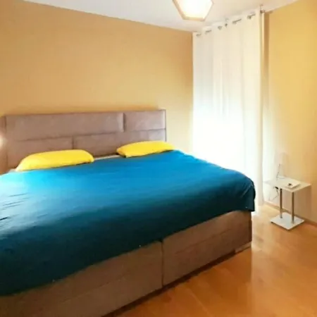 Beautiful Spacious Apartment Close To Beach-3