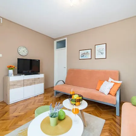 Apartment Orange Oasis-3