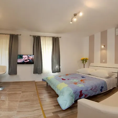 Central Luxury Rooms Izidor-3