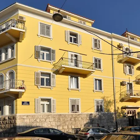 Deluxe Apartments & Rooms Sarella-3