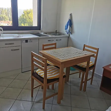 Apartments Galic Omis-2