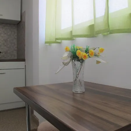 Rooms And Apartment Stambuk II-2