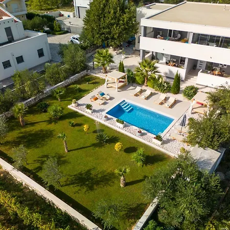 Deluxe Double Room With Sauna And Pool-3