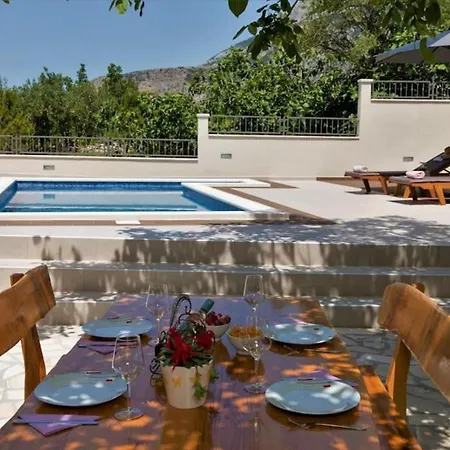 Holiday House Alina With Heated Pool-2