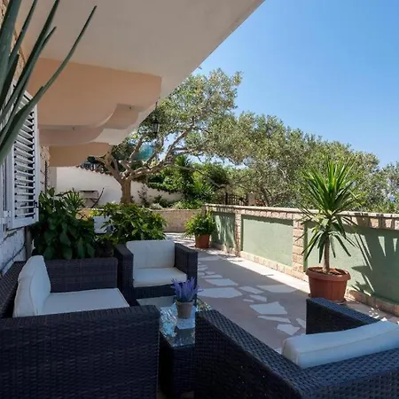 Relaxing Beach Holiday House-3