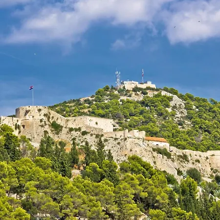 Studio Apartment In Hvar Town With Terrace, Air Conditioning, Wi-Fi, Dishwasher-2
