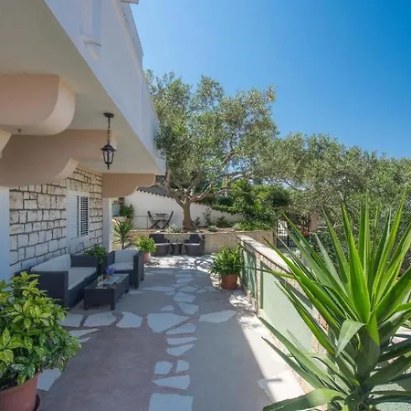 Relaxing Beach Holiday House-2