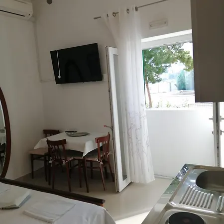 Omis Apartment On The Beach-2