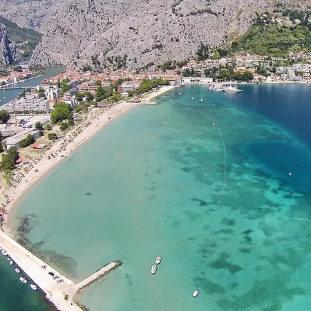Apartments With Parking Space Omis - 18919-2
