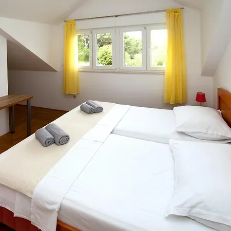 Apartments And Rooms With Parking Space Split - 11623-3
