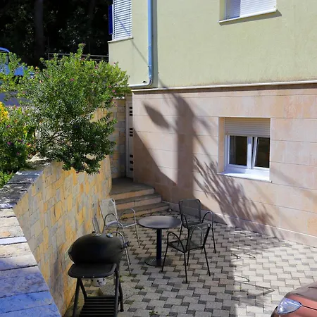 Apartments And Rooms With Parking Space Split - 11623-2