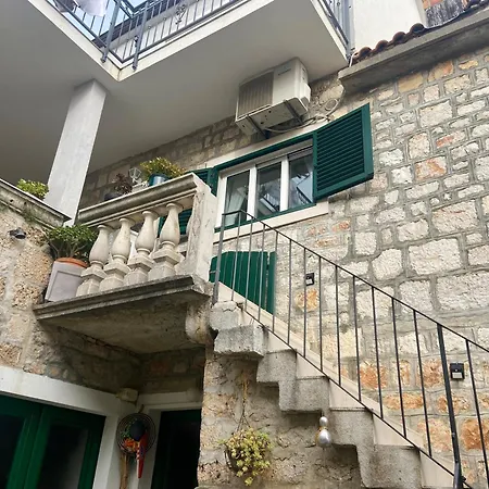 Apartment Simon - Old Stone Charm, Central Bol Life-2