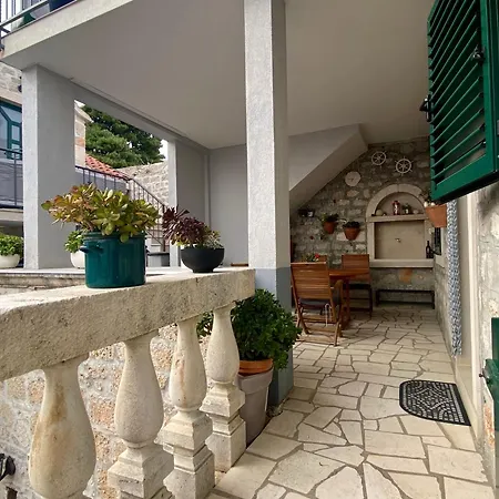 Apartment Simon - Old Stone Charm, Central Bol Life-3