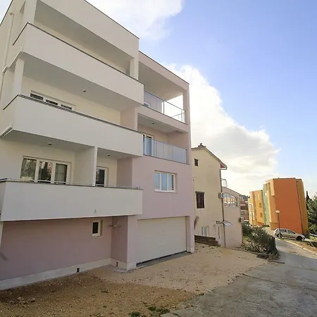 Apartments Obitelj Vuletic-3