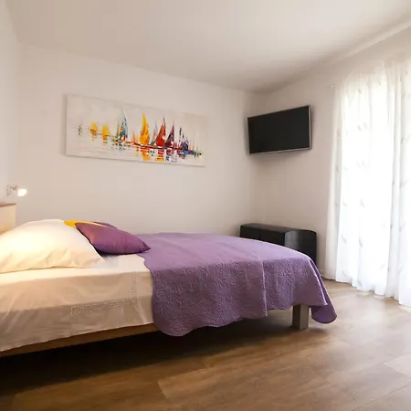 Sirius Apartments - Free Private Parking-3