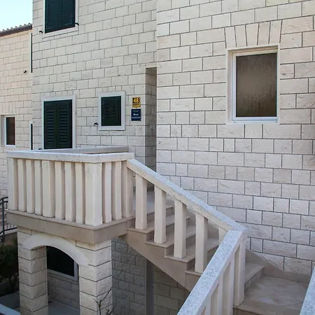 Sirius Apartments - Free Private Parking-2