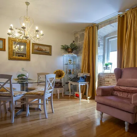 Split Theatre Apartments-3