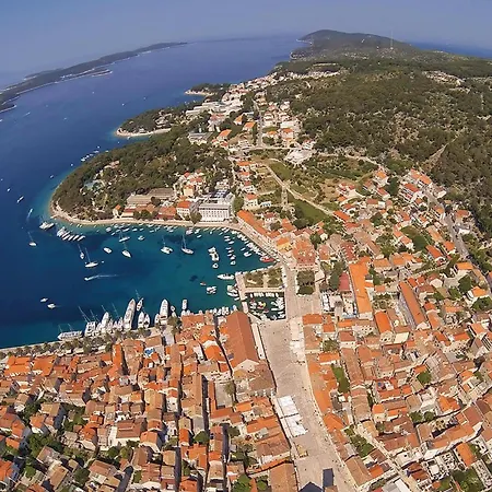 One-Bedroom Apartment In Stari Grad-2