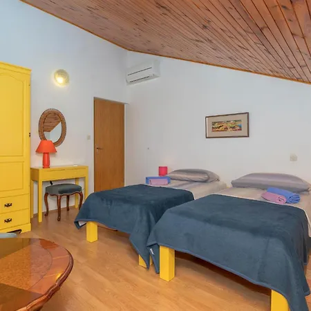 Nice Apartment In Hvar With Kitchen-3